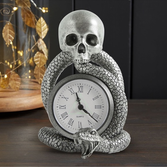 NWT HARRY POTTER GLOW IN THE DARK CLOCK💗💗💗SOLD OUT💗PRICE FIRM💗 - Picture 2 of 8